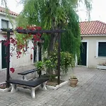 Mouikis Sun Village מלון דירות Lakíthra