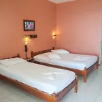 מלון דירות Mouikis Sun Village 4*