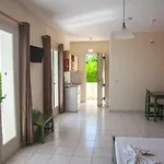 Mouikis Sun Village شقة فندقية 4*