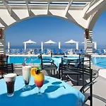 מלון דירות Mouikis Sun Village 4*