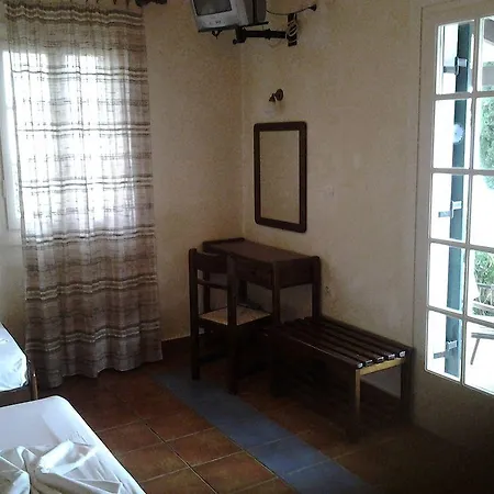 莫克斯阳光村公寓式酒店 3* Lakíthra