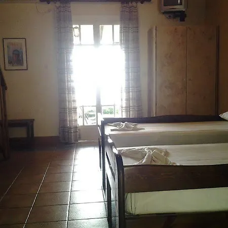 Ξενοδοχείο με διαμερίσματα Mouikis Sun Village 4*