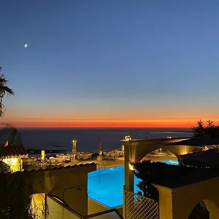 Mouikis Sun Village Aparthotel