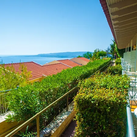 Mouikis Sun Village Aparthotel Lakithra