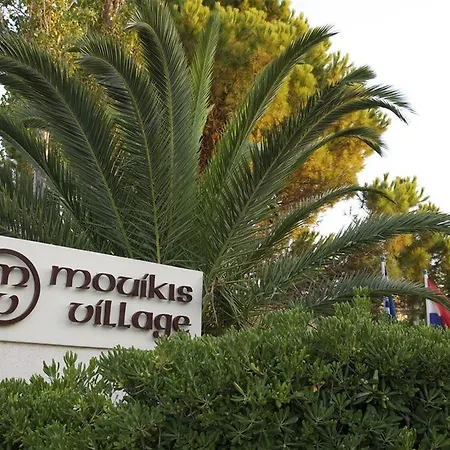 Mouikis Sun Village Lägenhetshotell Lakíthra