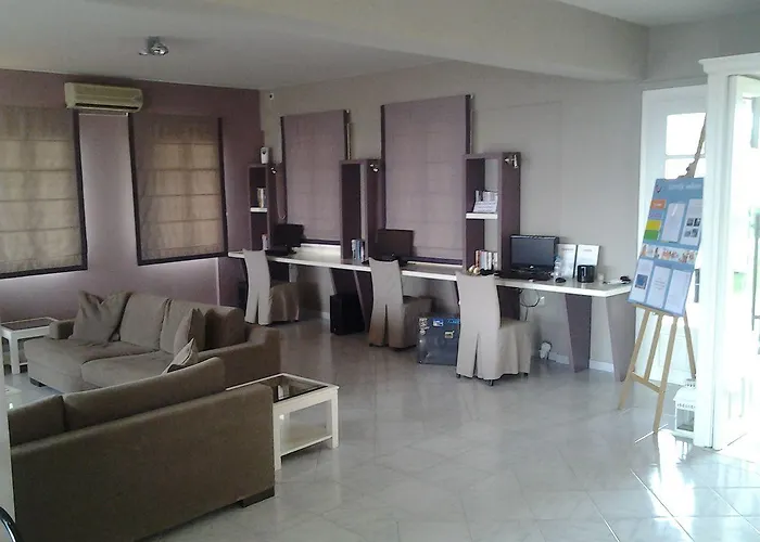 Mouikis Sun Village Aparthotel 4*