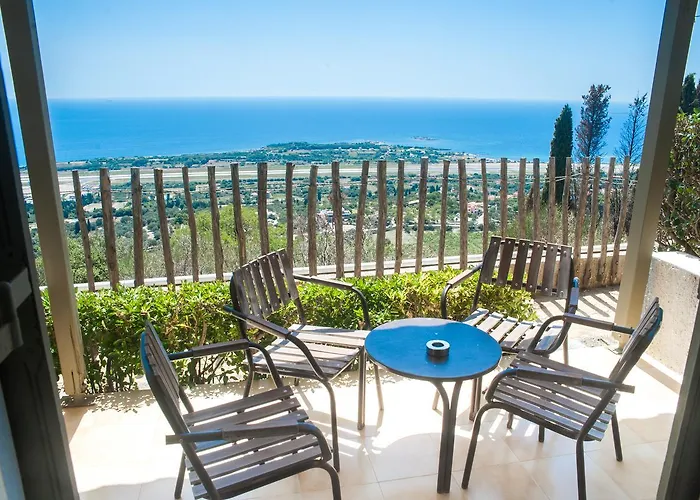 Mouikis Sun Village Aparthotel Lakithra